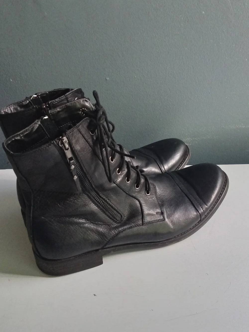 Mens Black Leather Cap Toe Lace Up Combat Boots with Side Zipper